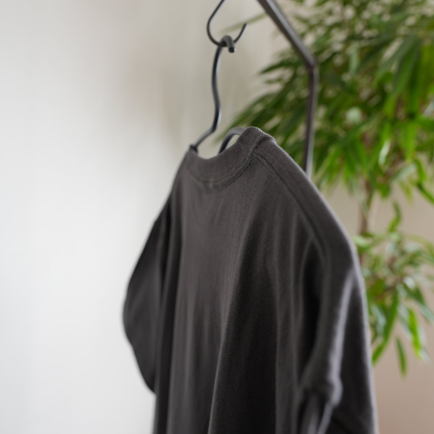 "True" T-shirt [Sumi Black M/L/XL]